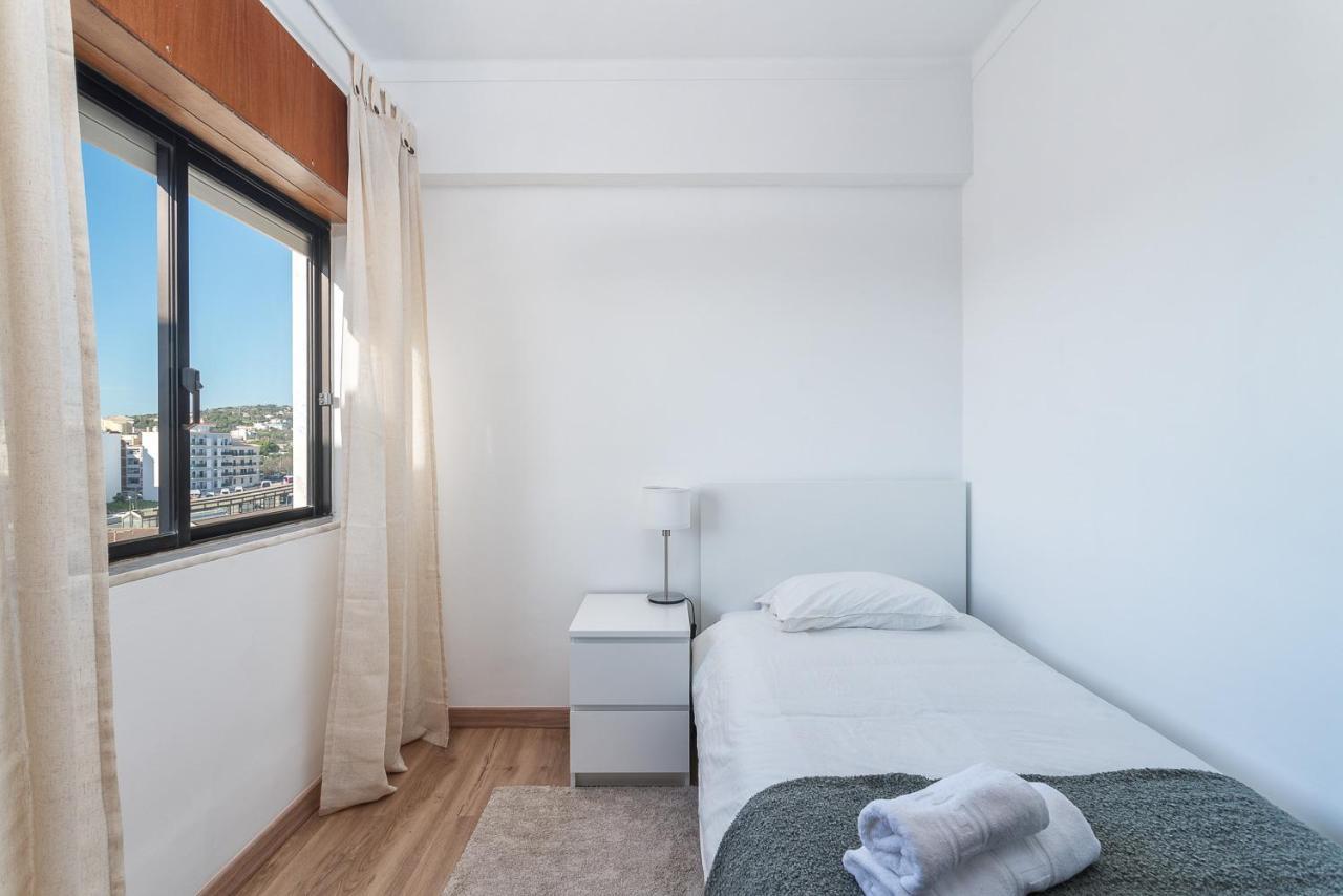 Hostwise - Spacious & Sunny Flat - Loule Bagian luar foto