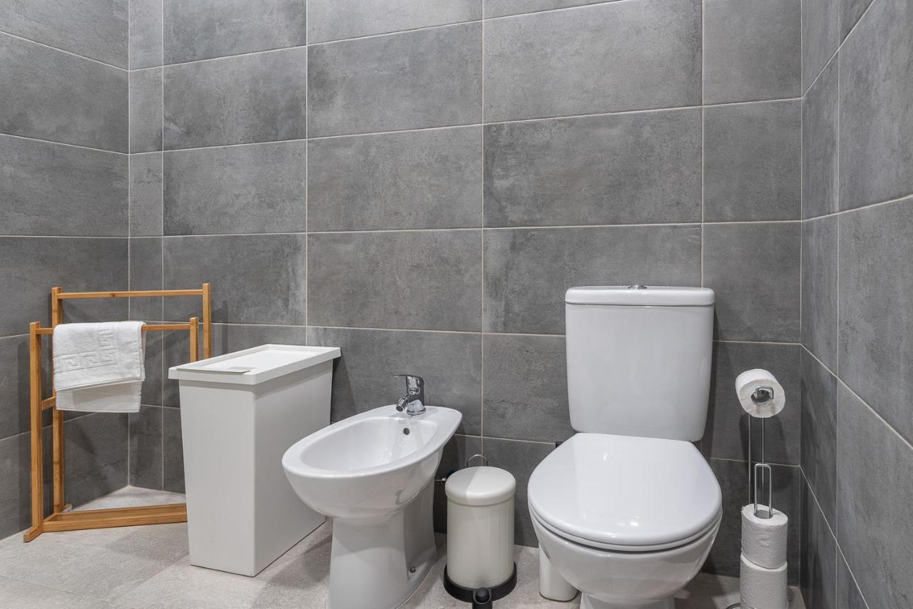 Hostwise - Spacious & Sunny Flat - Loule Bagian luar foto