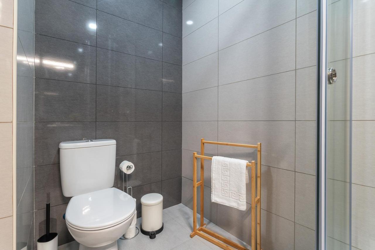 Hostwise - Spacious & Sunny Flat - Loule Bagian luar foto