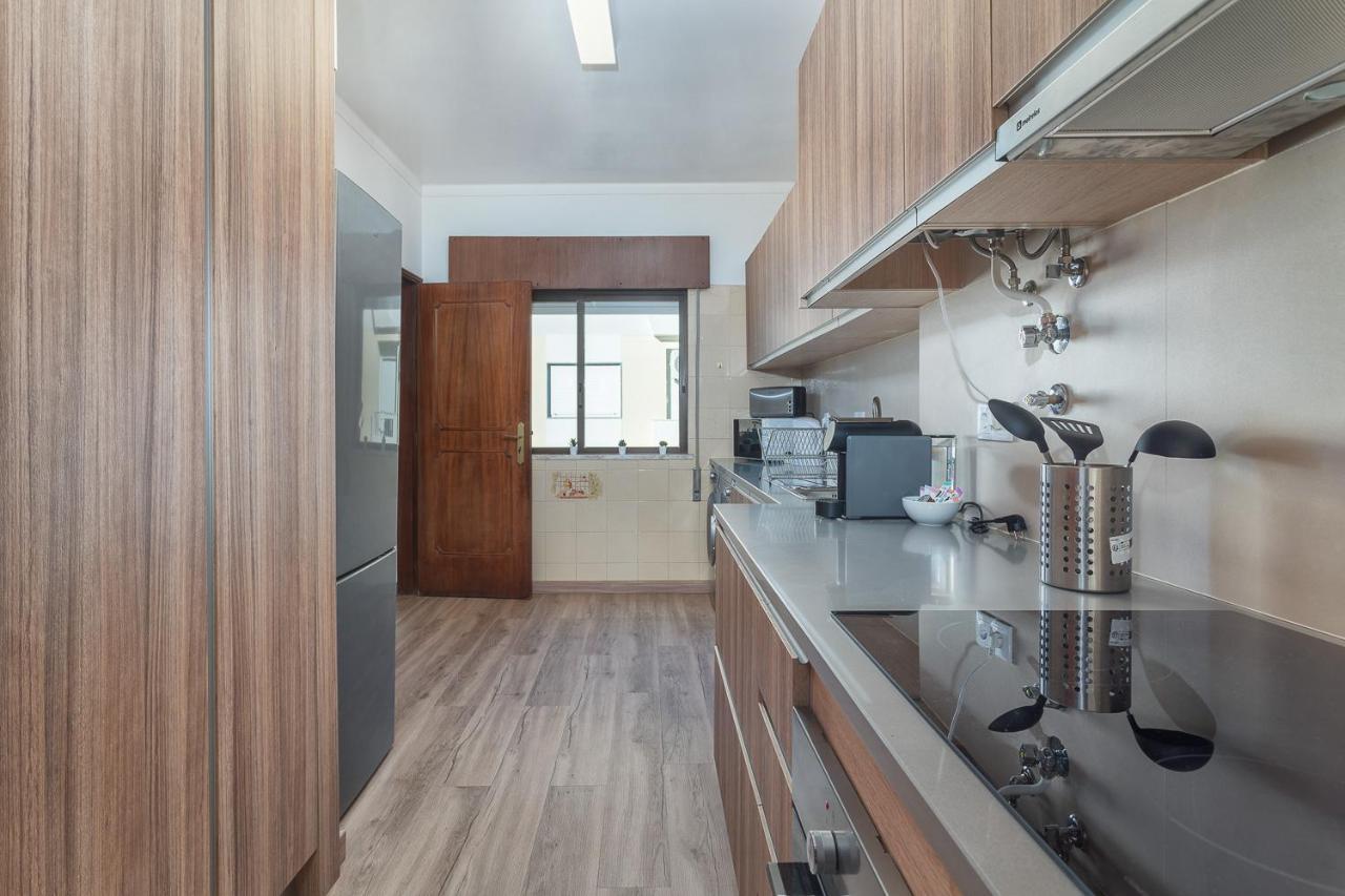 Hostwise - Spacious & Sunny Flat - Loule Bagian luar foto