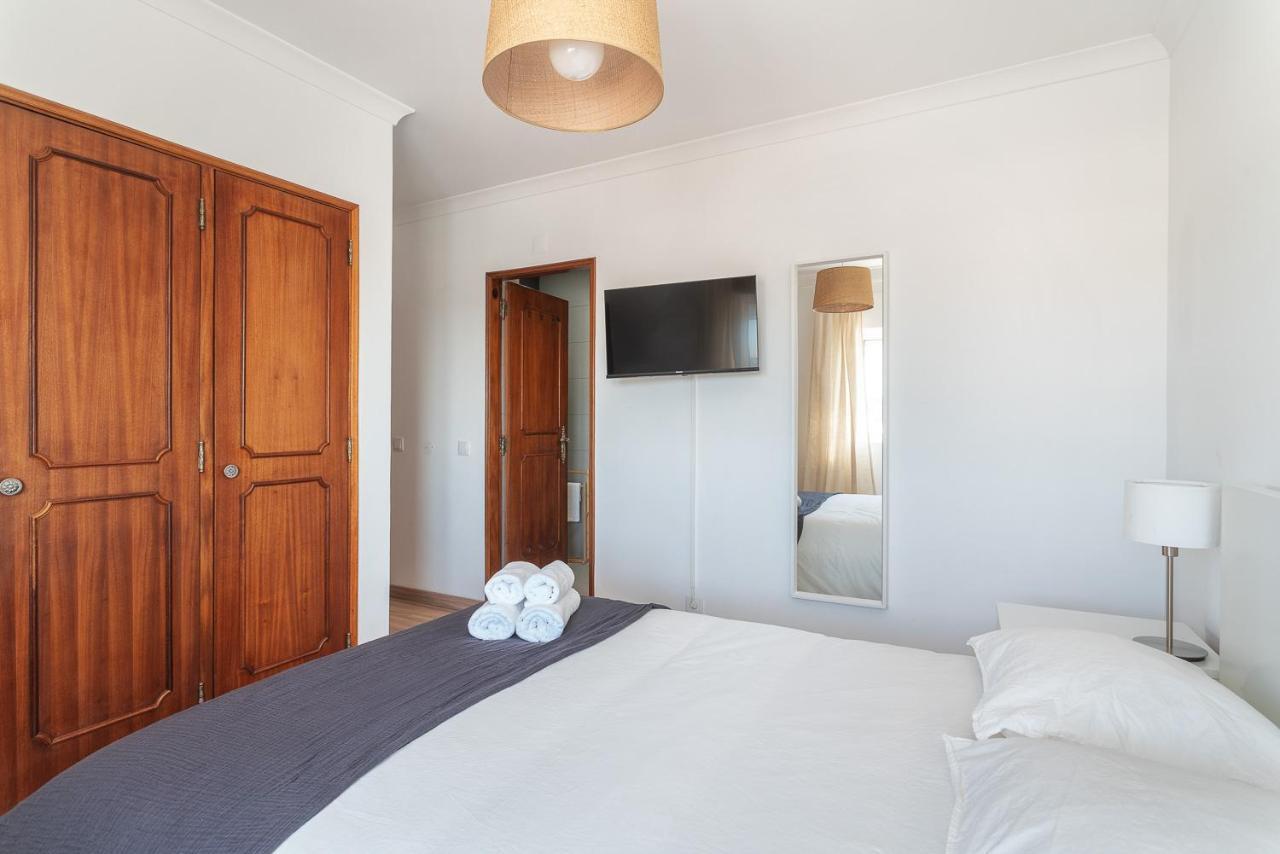 Hostwise - Spacious & Sunny Flat - Loule Bagian luar foto