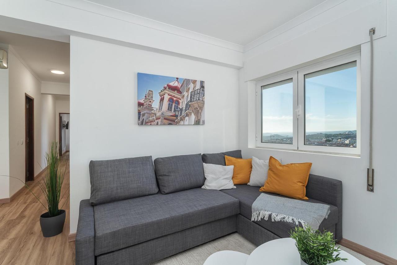 Hostwise - Spacious & Sunny Flat - Loule Bagian luar foto