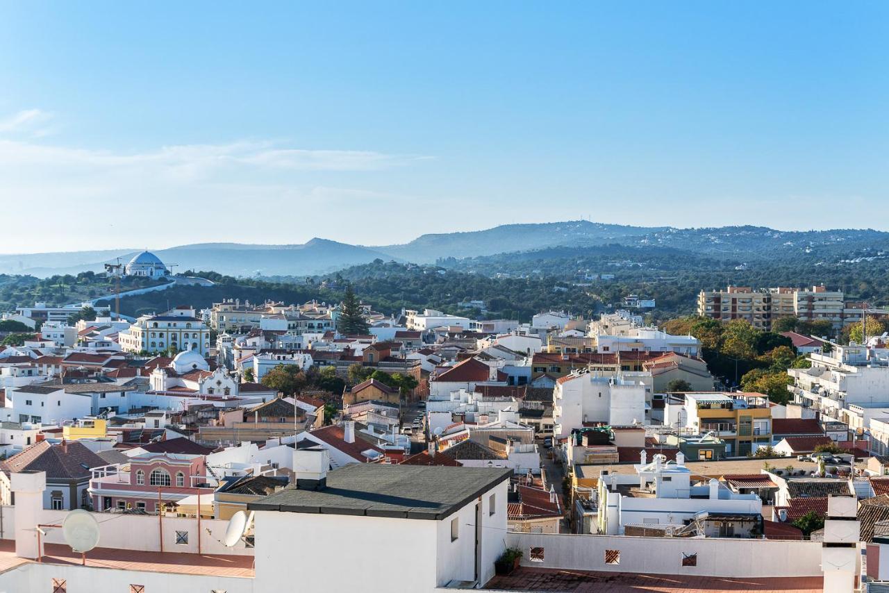 Hostwise - Spacious & Sunny Flat - Loule Bagian luar foto