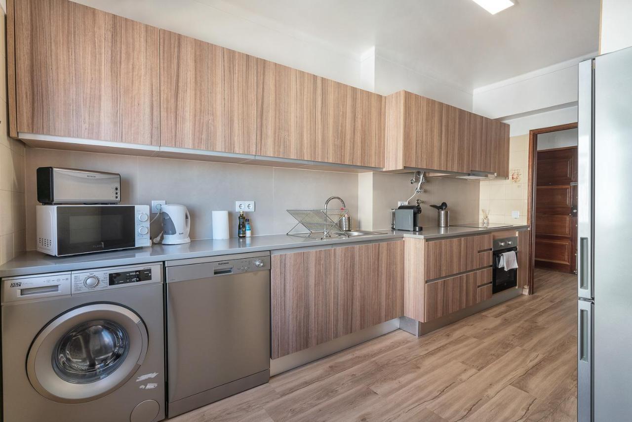 Hostwise - Spacious & Sunny Flat - Loule Bagian luar foto
